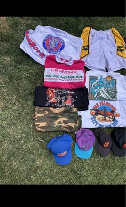 Vintage Lot Of 70 Items 90s, 80s Y2K Shirts, Short, Sweatshirts, Hats, Band Ts