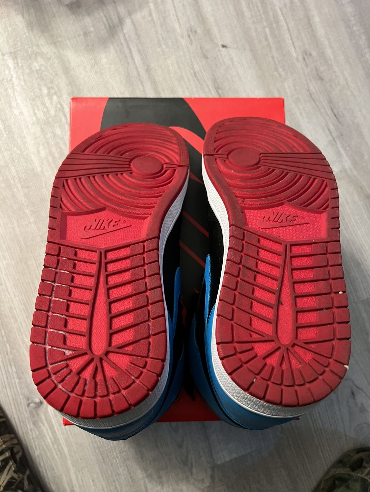 AJ 1 Red Black Drip Chicago Custom Shoes Sneakers (SHIPPING ONLY READ THE  DESCRIPTION) for Sale in New York, NY - OfferUp