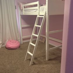 WOOD WHITE TWIN BUNK BED IN GREAT CONDITION 