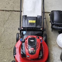 "Toro Lawn Mower, 190cc Briggs & Stratton, Starts Easily, Great Condition"