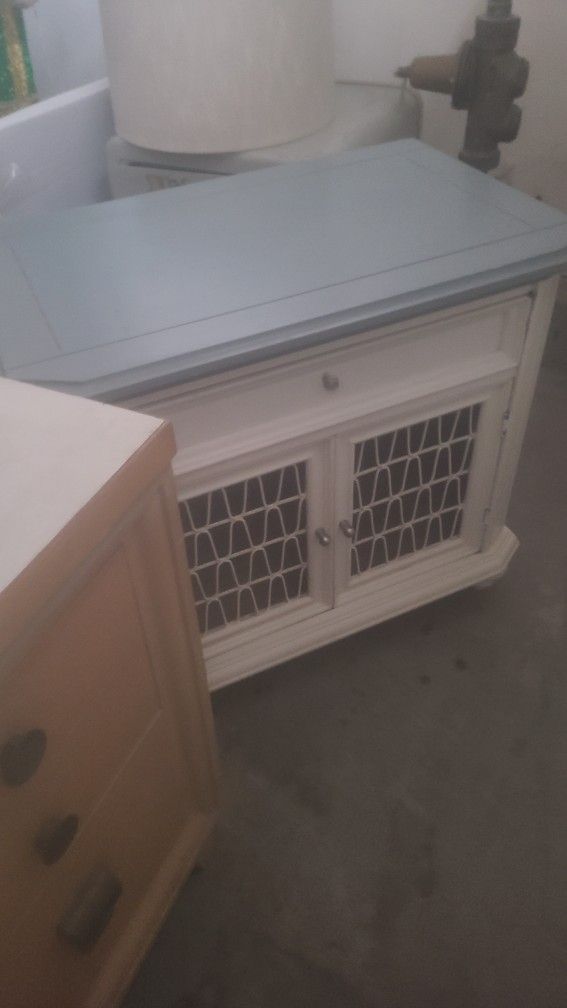 FREE!!!! Rug,End Tables, Canvas Pictures