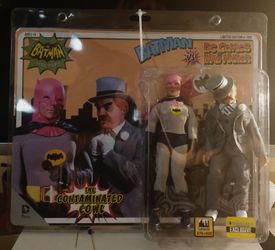 E.E. exclusive Batman (contaminated cowl) vs madhatter