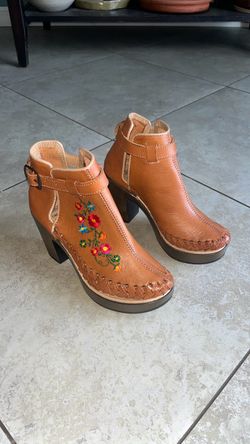 Beautiful Leather High Heel Ankle Boots with Embroidered Flowers, Size 7