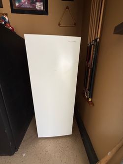 Insignia 7 CF upright freezer