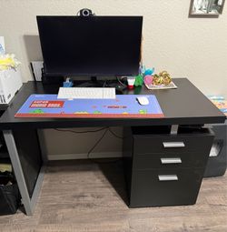 Office desk with drawers $100 pick up today