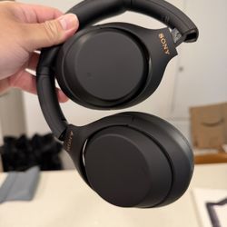 Sony WH-1000XM4 Wireless Noise-Cancelling Over-the-Ear Headphones (Black)