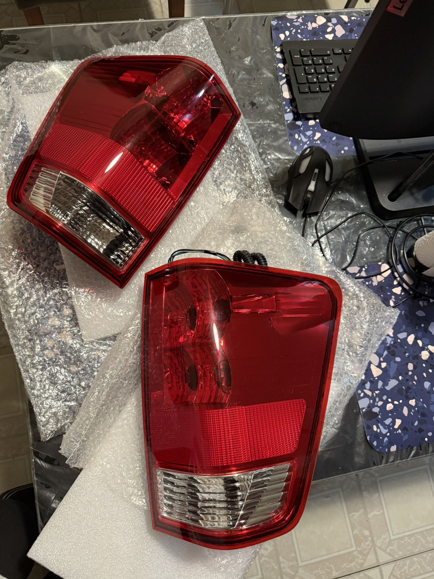 Pair of rear stop lights for Nissan Titan 2004-2015