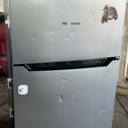 Mini Fridge With Freezer 