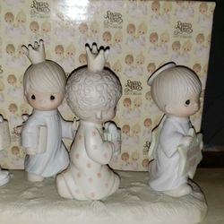 Vintage Precious Moments FOLLOW ME ANGELS Figurine E-5641- Rare and HTF 1980