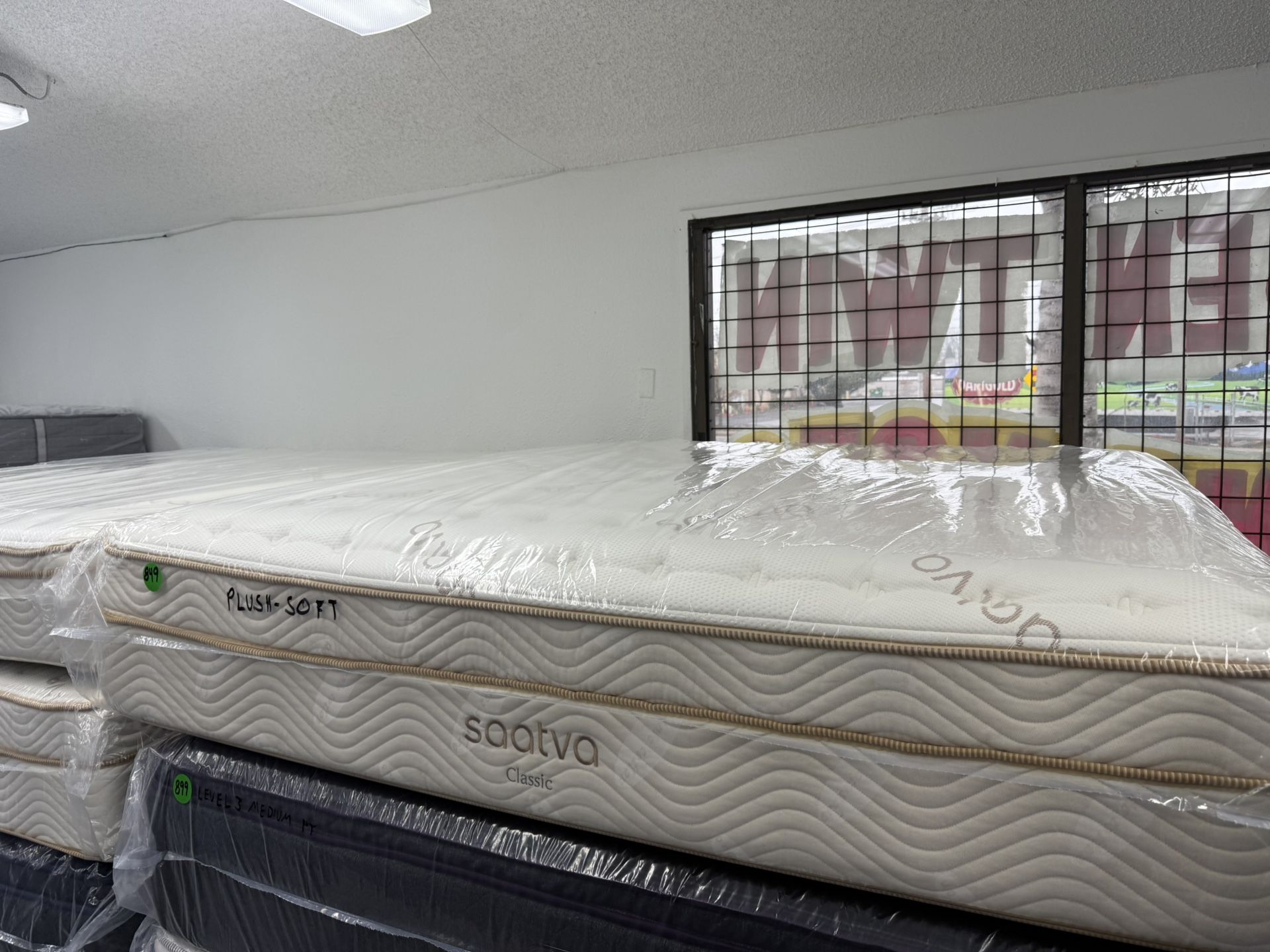 KING SIZE SAATVA CLASSIC (PLUSH-SOFT) 14.5” MATTRESS & BOX SPRINGS BED SET