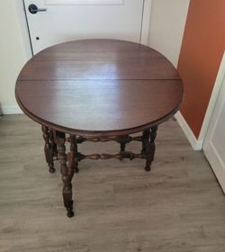 Solid Wood Drop‑Leaf Table – Space‑Saving & Sturdy