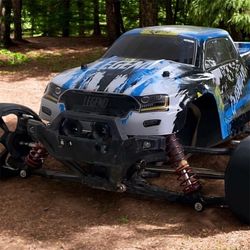 Brand new N Sealed  Extremely Big LAEGENDARY 1:10 Scale 4x4 Off-Road BEST MONSTER TRUCK IN TOWN!!!!!
