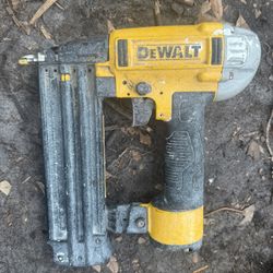 DeWalt Precision Point Brad Nailer DWFP12233