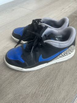 Jordan kid shoes - size 2y
