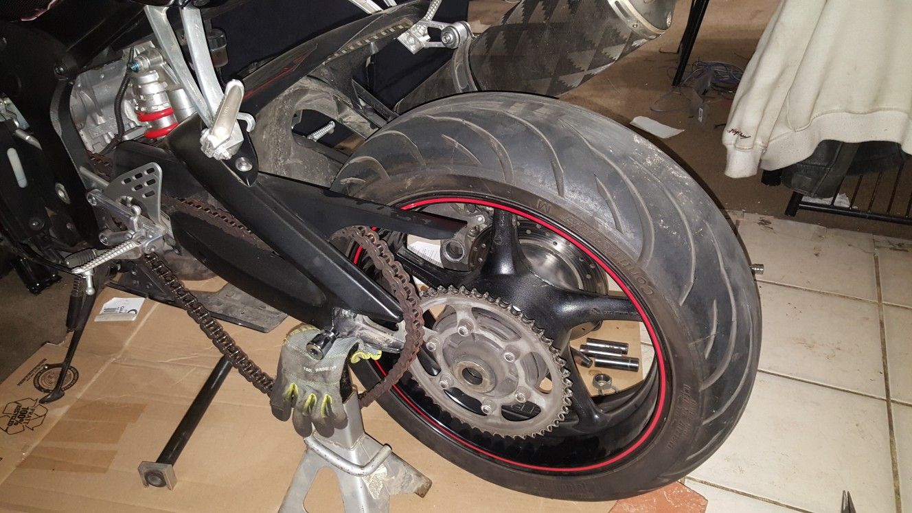 Conti Motion 180 55 17 Yamaha R6 straight rim