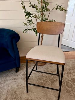 Bar stool