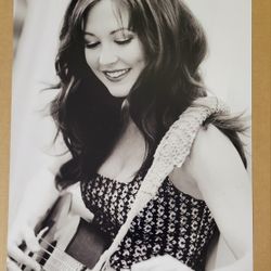 Female Country Music Star-BW Publicity Photo 8x10