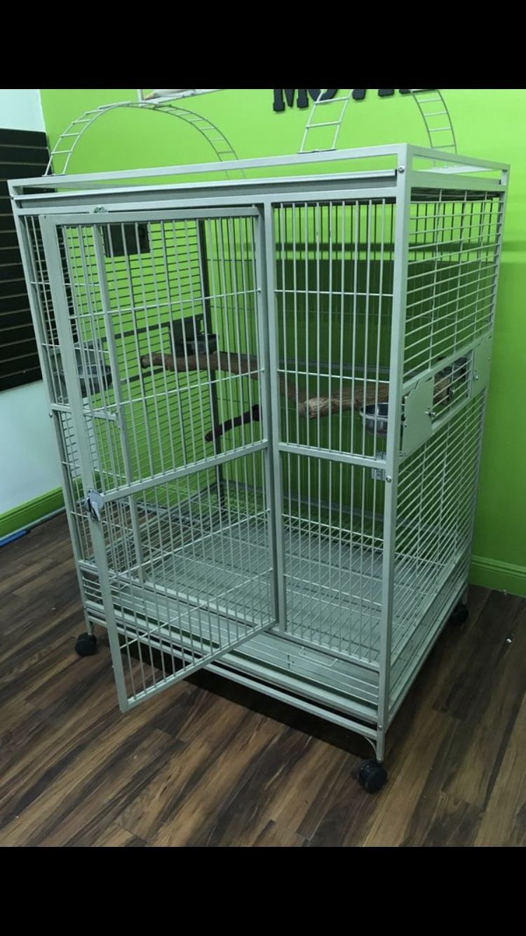 Large macaw bird cage like new