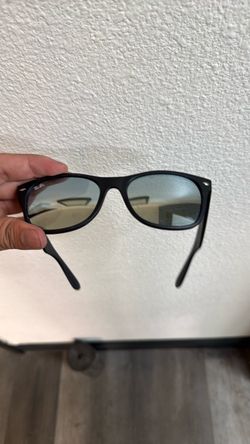 Ray Bans  Wayfarers RB2132