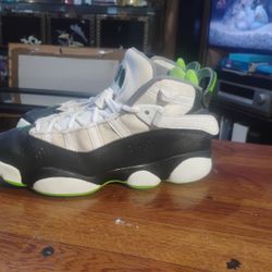 Boys Jordan Size 6.5 Y $25