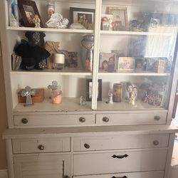 Gray hutch