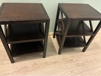 Set of two end tables