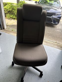 Desk chair, very comfy