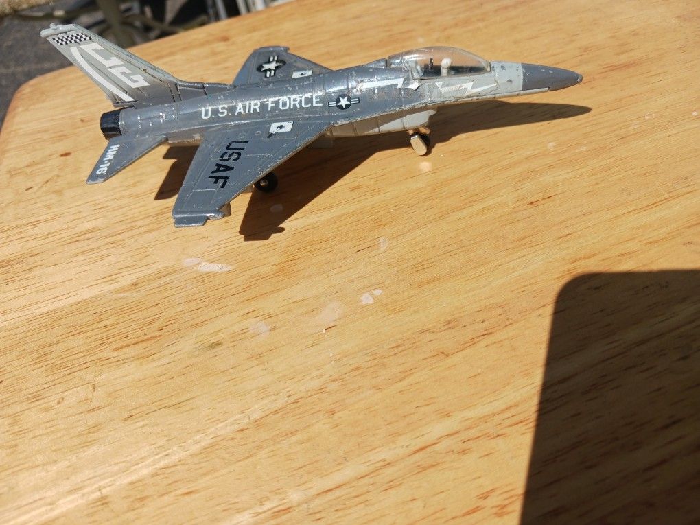 Vintage Ertl US Air Force F 16 Diecast Toy Aircraft Plane Military Fighter Jet


