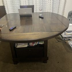 Dining Room Table 4 Chairs 