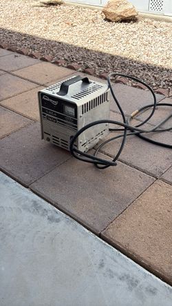 Golf cart battery charger for club car
