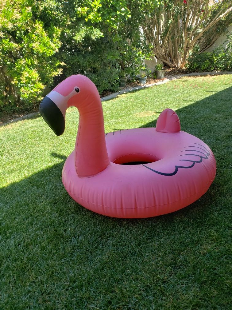 GoFloats INFLATABLE FLAMINGO PARTY FLOAT