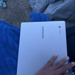 Samsung - 15.6" Chromebook - Intel Celeron - 4GB Memory - 64GB eMMC Flash Memory - Platinum Titan