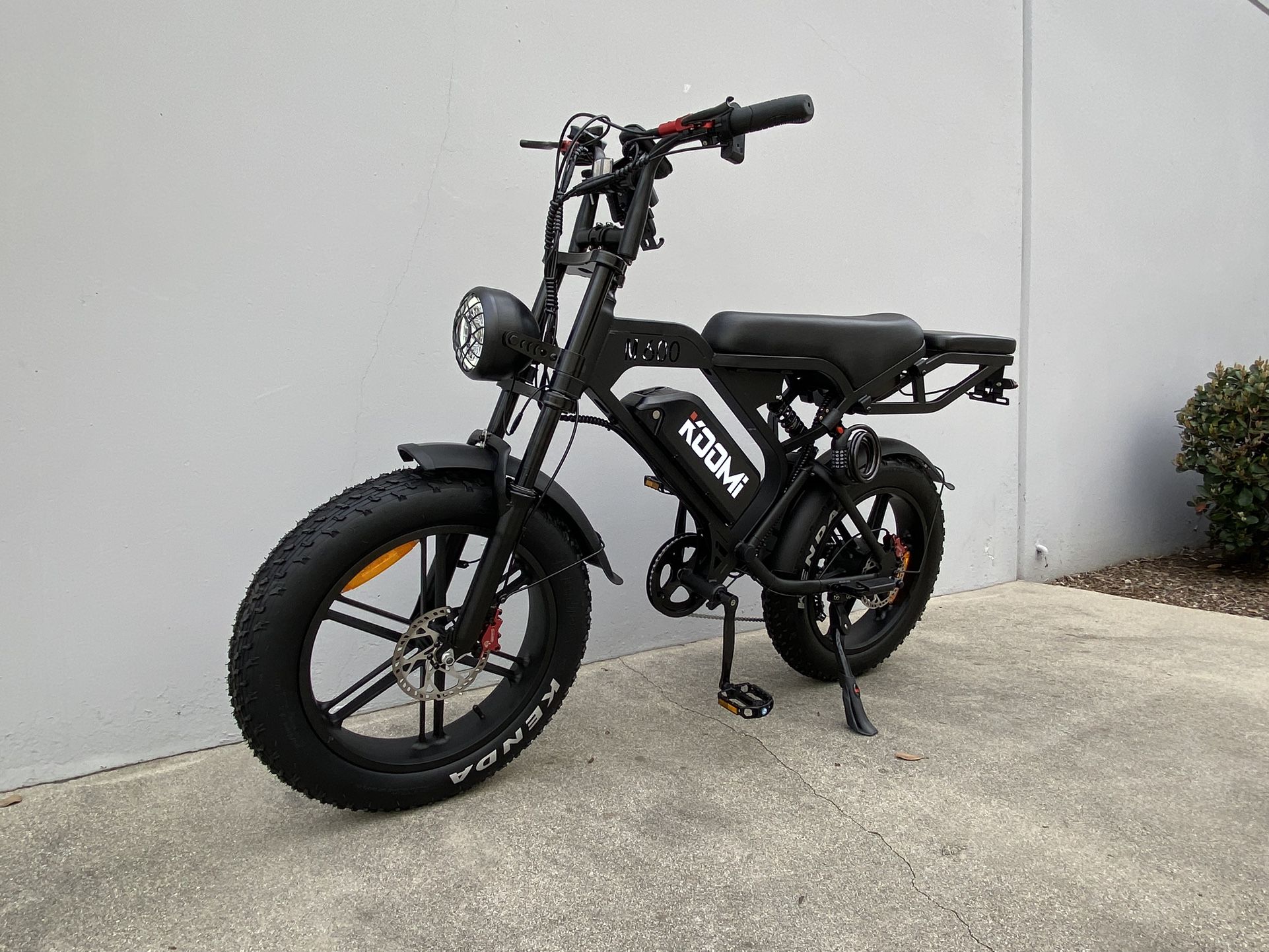 New. Retro moped e-bike 1000w 48v 20Ah hydraulic disc brakes top speed 31mph full suspension, electric bike  