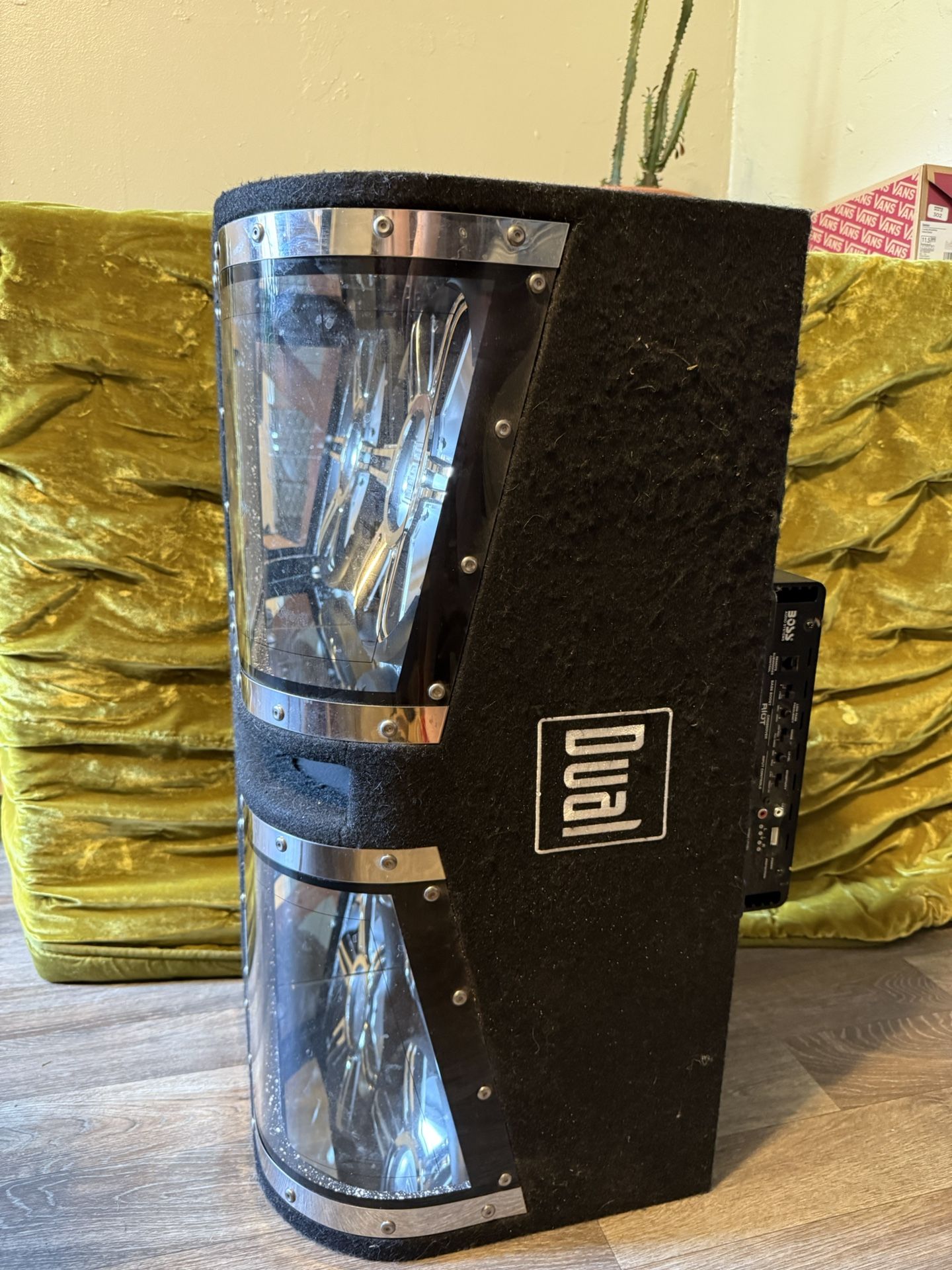 12 Inch Dual Electronics Subwoofer And Boss 1100 Watt Amp