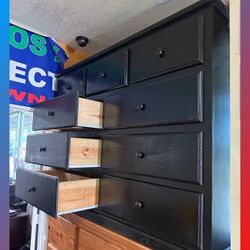 Dresser/ Nine drawers dresser