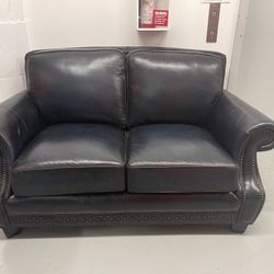 🛋️ Cindy Crawford Home Blue Leather Loveseat – Nailhead Trim, Rolled Arms