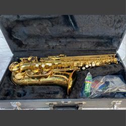Saxaphone.comin.good.shape With Extras
