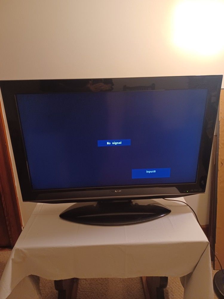 Sharp TV - LC-32DV27UT 32' With Built-in DVD Player