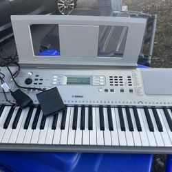 Yamaha YPT-370 Keyboard 