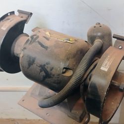 Pedestal Grinder With A Light