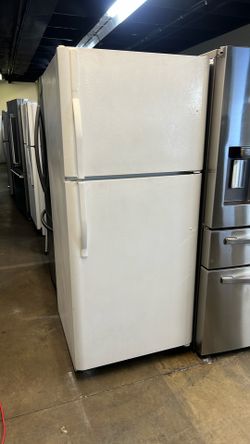 KENMORE APARTMENT SIZE TOP FREEZER REFRIGERATOR WITH ICE MAKER 