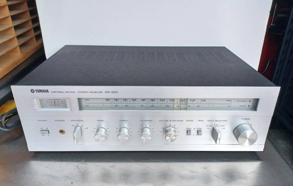 Yamaha CR-220 Natural Sound Stereo Receiver