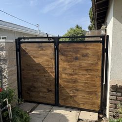 MODERN FENCE AND GATE - STEEL /WOOD/COMPOSITE BOARD GATES