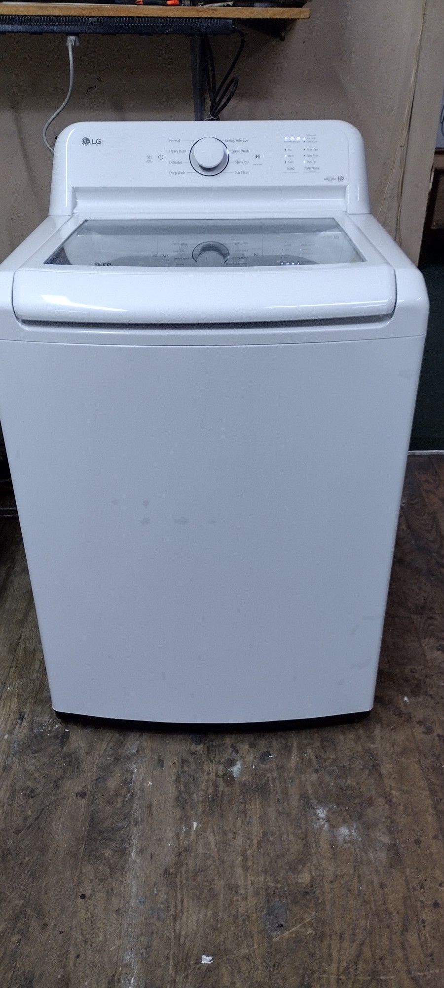 LG ELITE WHITE TOPLOAD TURBO WASHER. NEW SCRATCH & DENT