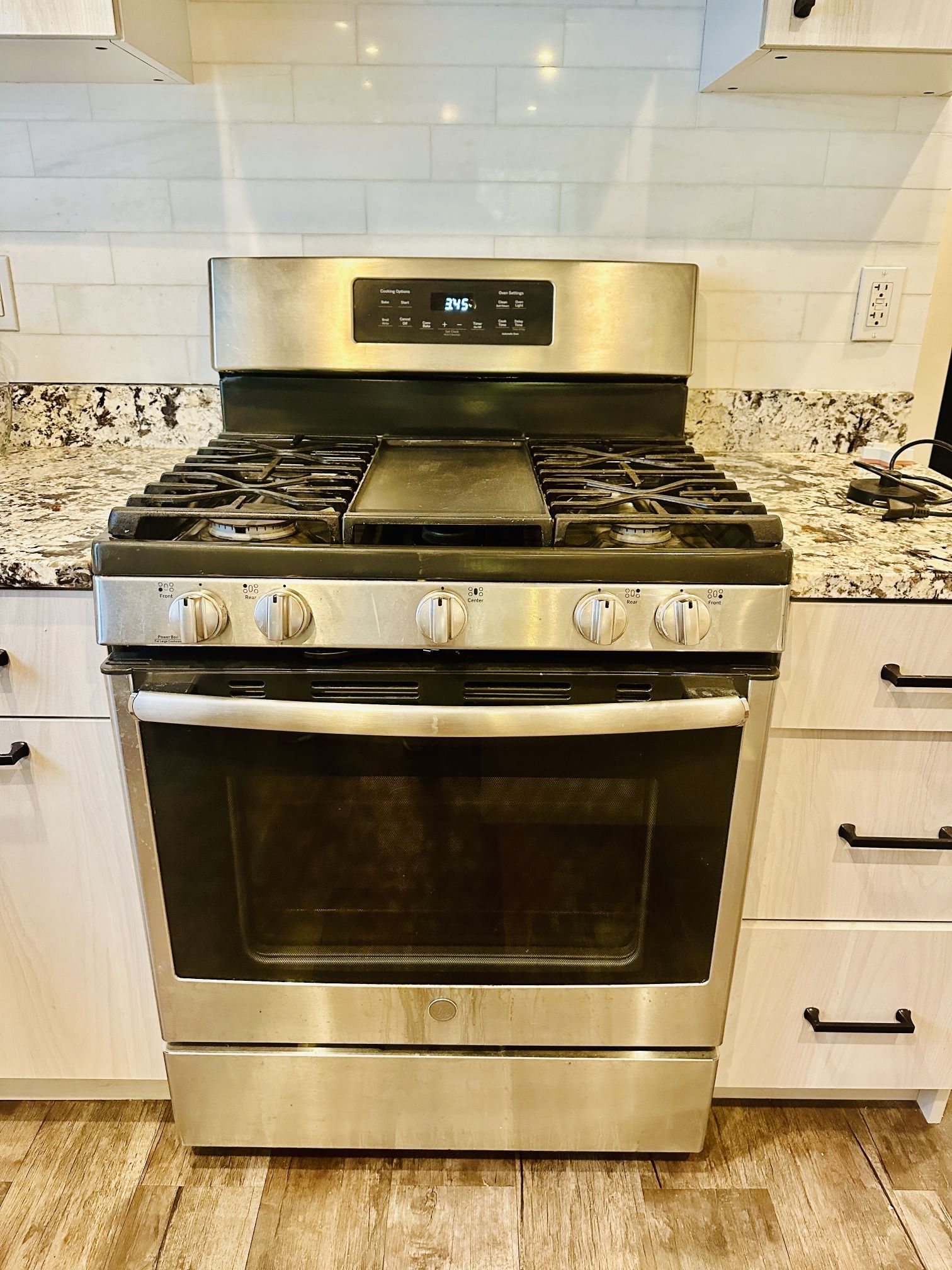 GE stove (very good condition)