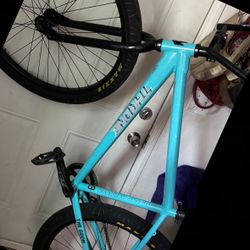 Tiffany Throne 29 In