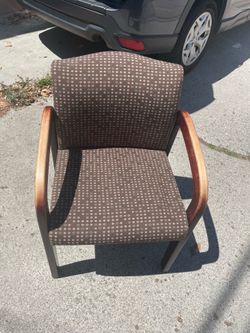 Chairs with armrests
