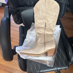 Women’s Boots Size 10 Wide