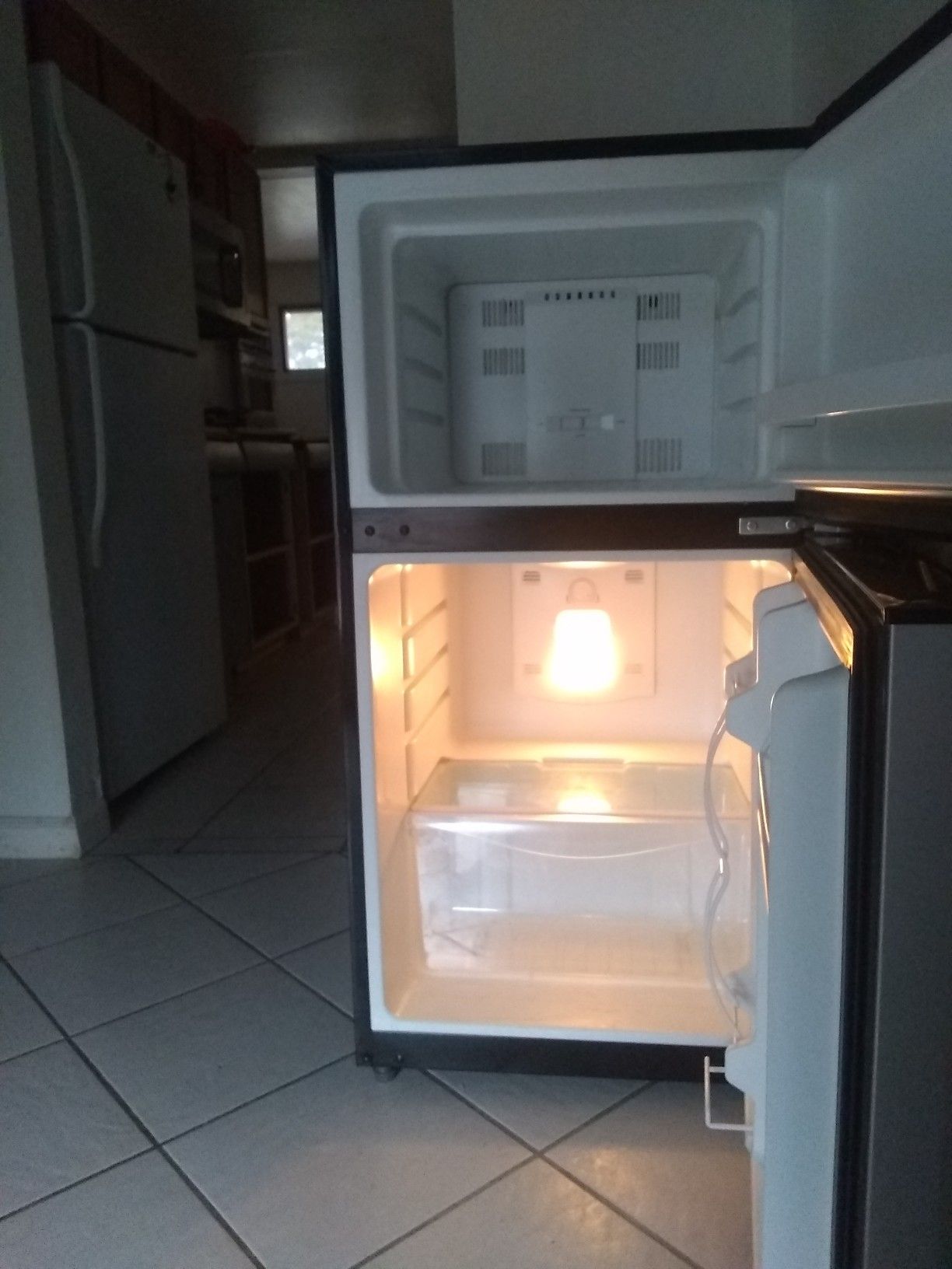 Frigidaire refrigerator freezer small 3 feet high