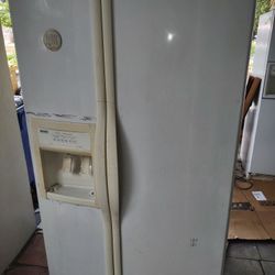 Refrigerator 